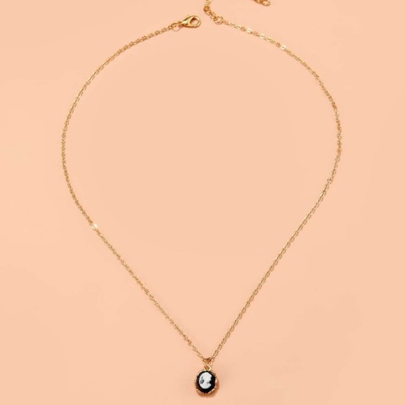 Cameo necklace - Picture 3 of 3